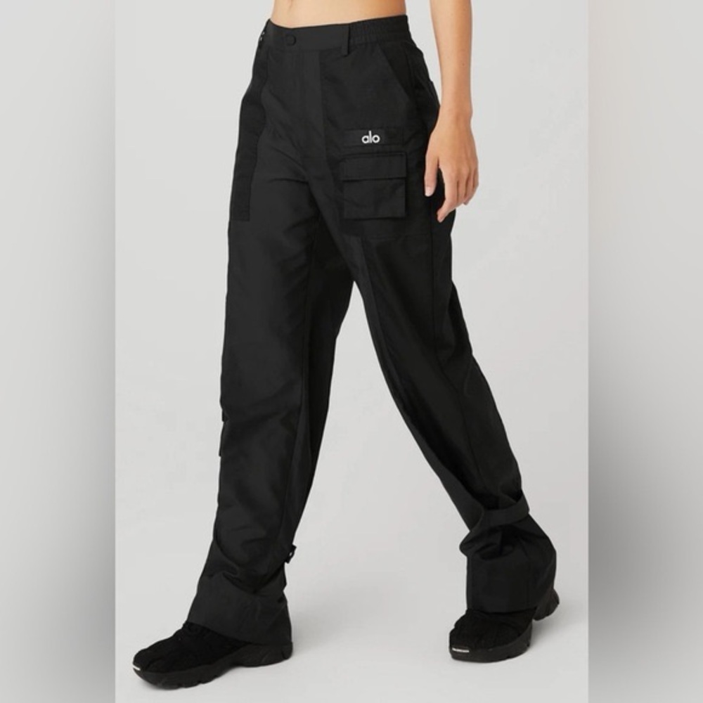 ALO Yoga Women's Black Cargo Pants trousers Blaze windbreaker jogger nylon